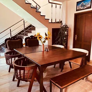 Couette-café Fortis, Kochi